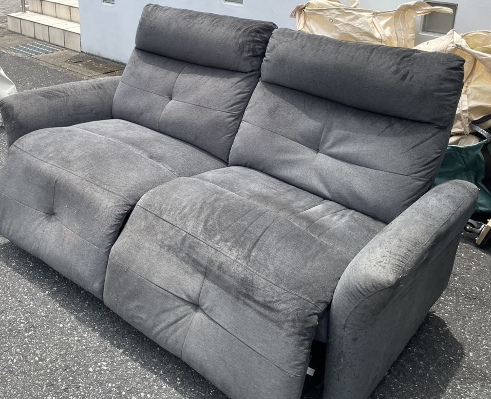 緑区滝ノ水の戸建てでリクライニングソファを搬出