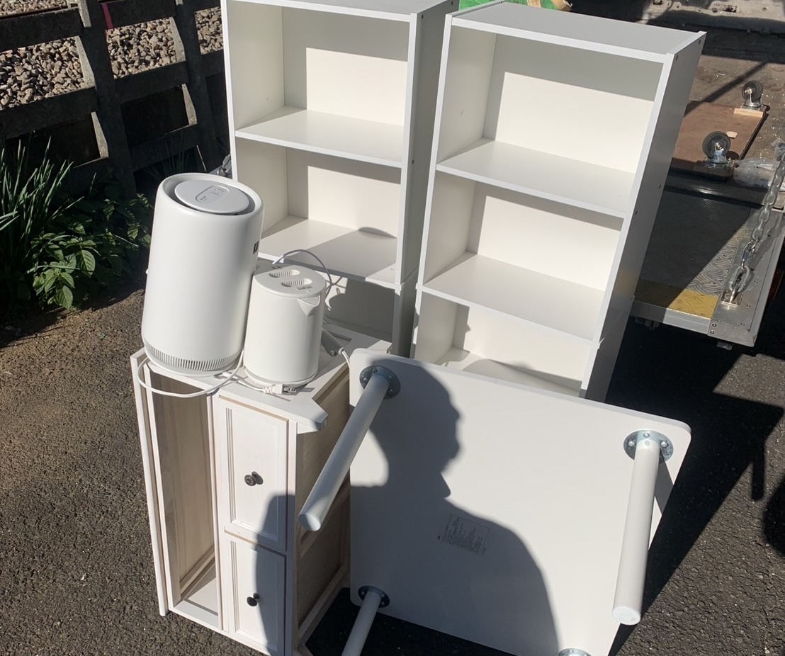 中区丸の内の事務所で白い棚と空気清浄機を撤去